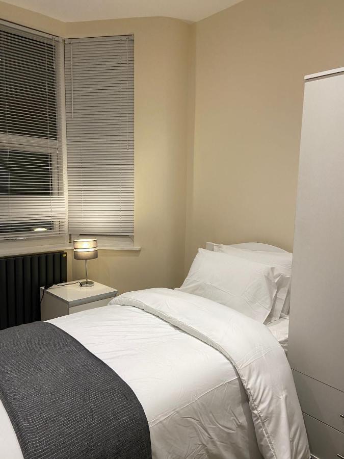 Beautiful Rooms Only Few Steps Away From Bruce Grove Tottenham Stadium Londres Exterior foto